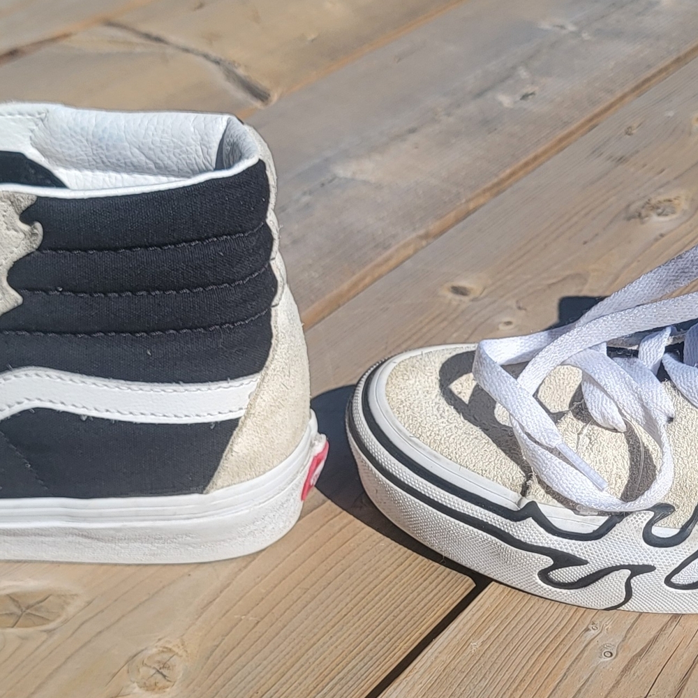 Skater 8 Vans Black and Cream High-Top Sneakers